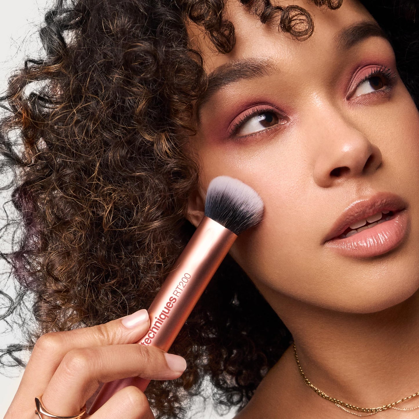 Real Techniques Expert Face Makeup Brush, For Liquid and Cream Foundation, Blush, and Bronzer, Buildable Coverage for Base Makeup, Dense, Synthetic Bristles, Vegan and Cruelty-Free, 1 Count